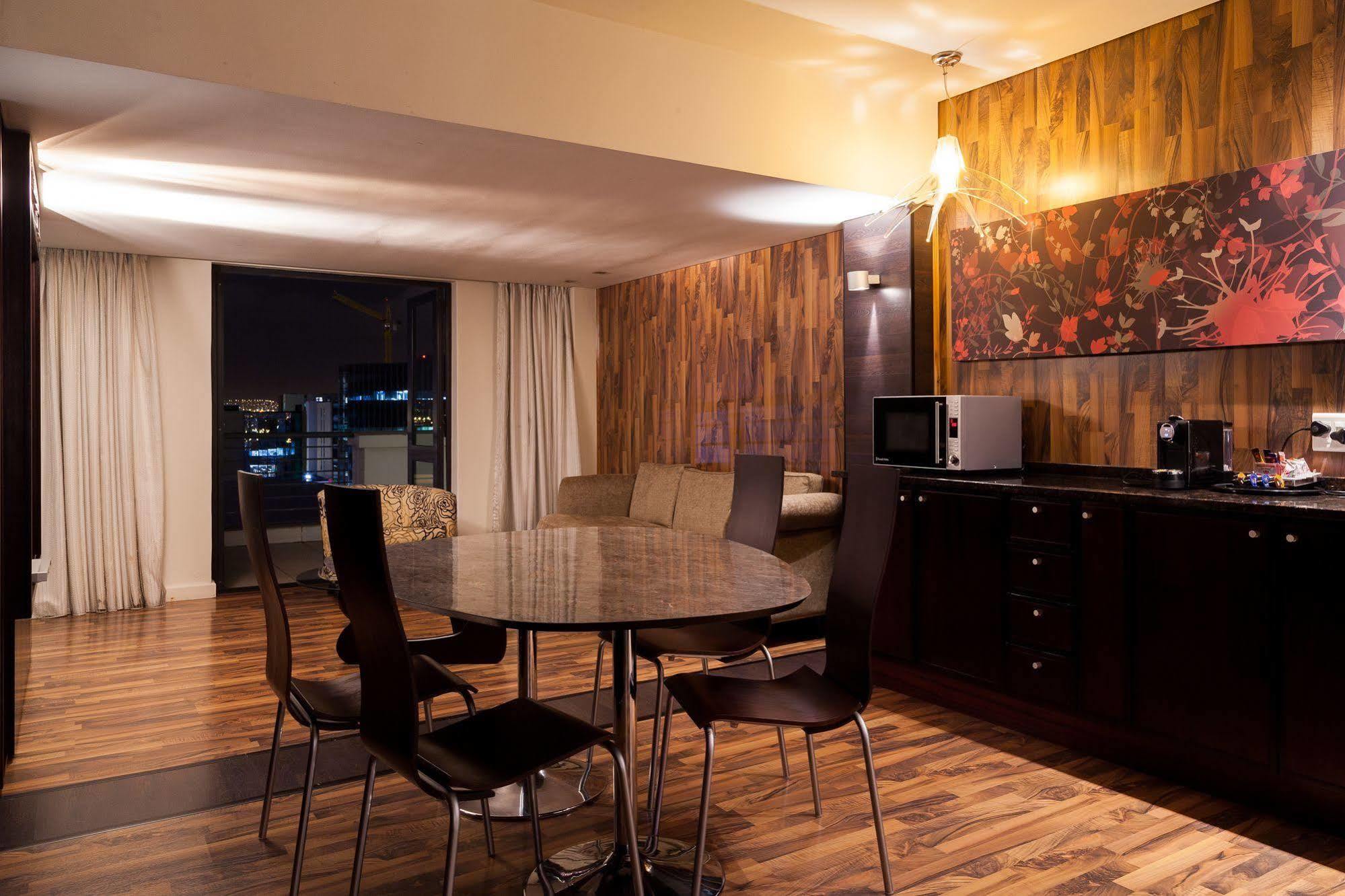 Colosseum Hotel Кейптаун Екстериор снимка