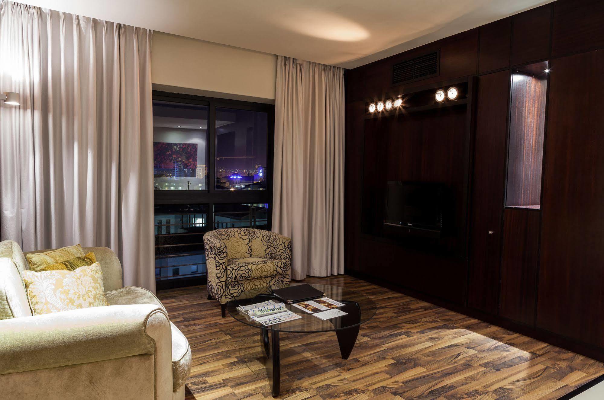 Colosseum Hotel Кейптаун Екстериор снимка