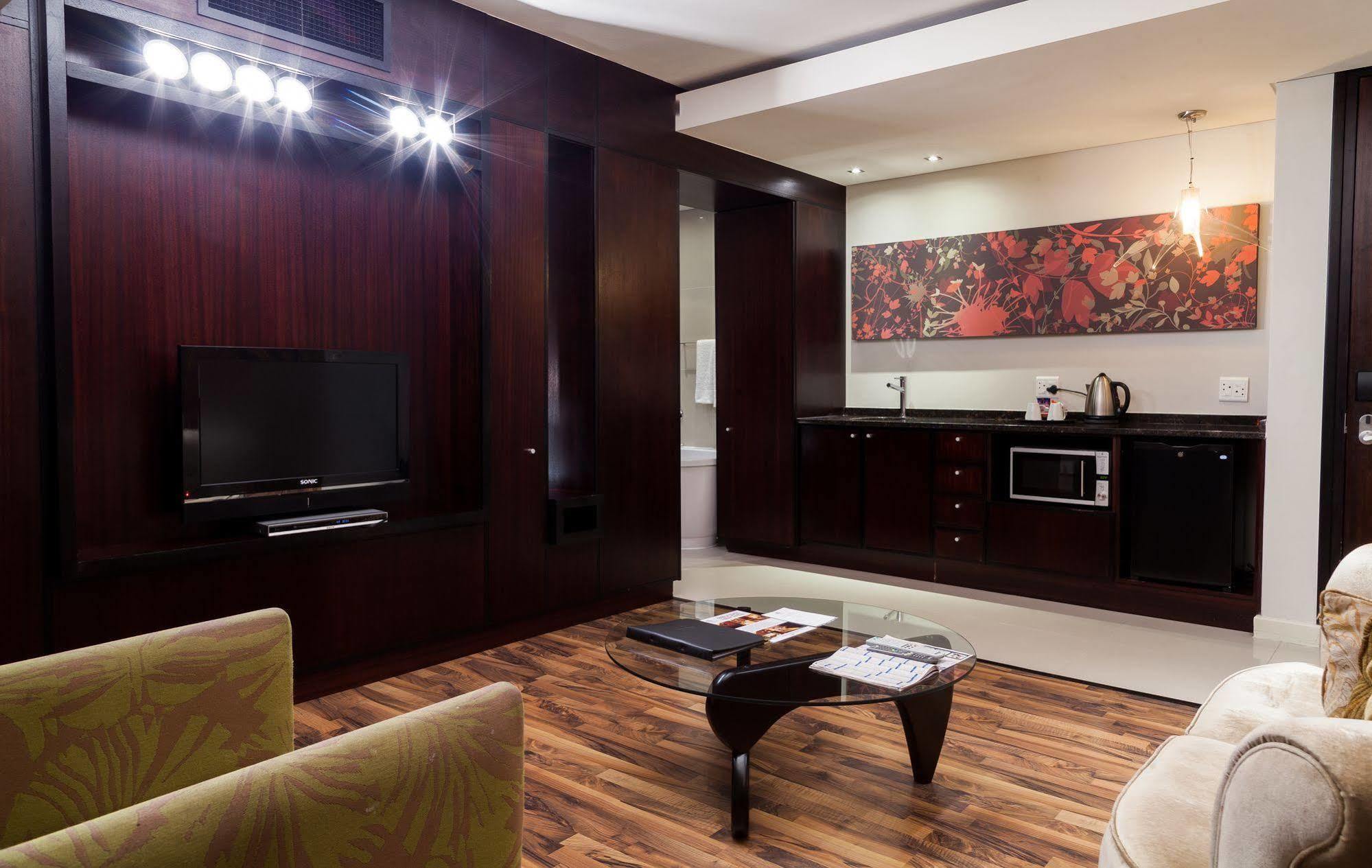 Colosseum Hotel Кейптаун Екстериор снимка